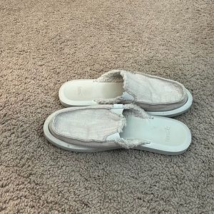 Sanyo slip ons